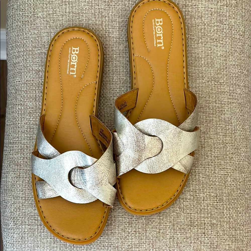 Born Soft Metallic Gold Leather Sandals Size 11 M